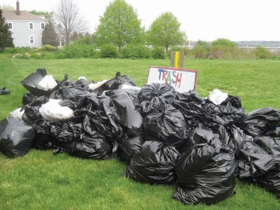 Cleaning Up Marion
On May 14, 2011 250 members of the Marion community came together for a town-wide cleanup sponsored by the Marion Tree and Parks Committee, the DPW, the Marion Natural History Museum, the Sippican Lands Trust, Sippican Historical Society, Lockheed Martin and the Marion Garden Group. Photos courtesy of Tinker Saltonstall.
