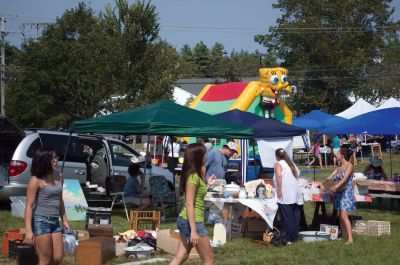 Arts and Crafts Flea Market 
The Rochester Congregational Church held their annual Arts and Crafts Flea Market on September 3, 2011. 40 vendors sold their goods under bright sunshine and blue skies. The vendor fees went to fund Church activities. Photos by Felix Perez.
