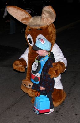 Mattapoisett Halloween Parade - October 31, 2006
Mattapoisett Halloween Parade - October 31, 2006
Keywords: aardvark