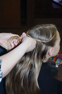 Doll Spa
The Mattapoisett Library treated area kids and their dolls to a spa day on Friday, January 15. With a day off from school, girls had their hair styled by Holly Coutinho, had their nails done by Junior Friend Alice DeCicco-Carey, 11, and decorated hair clips with Junior Friend Nicole Londergan. Photos by Jean Perry
