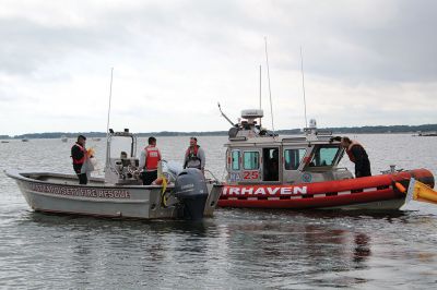 Oil Spill Drill
On Tuesday, the Town of Mattapoisett hosted a MassDEP-sponsored training course in cooperation with the Town of Fairhaven, representatives from the U.S. Coast Guard, Nuka Research and Planning Group and Moran Environmental Recovery. Working the Mattapoisett Harbormaster boat piloted by P.J. Beaudoin were Assistant Harbormaster Robert Clavin and intern Robert Haskell, and on the Mattapoisett Fire Department boat were Firefighter Daniel Cortes and Lieutenant Ross Macedo. Photos by Mick Colageo and Marilou New
