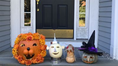 Wizard of Oz Pumpkins
Lauren Dubuc shared this photo of the Wizard of Oz themed pumpkins she decorated for Halloween.
