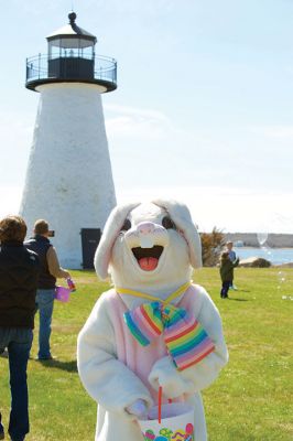 Easter Egg Fun
Saturday was a picture perfect day at Veteran’s Park in Mattapoisett for the Lions Club’s annual Easter egg hunt. Dozens of children made the dash to collect their fair share of Easter candy and enjoyed an afternoon of popping bubbles by the lighthouse with entertainer Vinny Lovegrove. Photos by Colin Veitch
