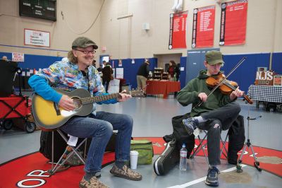 ORR Winter Farmers’ Market
The ORR Winter Farmers’ Market held every 2nd and 4th Saturday of the winter months is a way to chase the winter blues away while stocking up on your organic essentials. Live entertainment and children’s activities liven up the coldest of winter weekends from 10:00 am to 1:00 pm at the ORR Junior High School gymnasium. Photos by Colin Veitch
