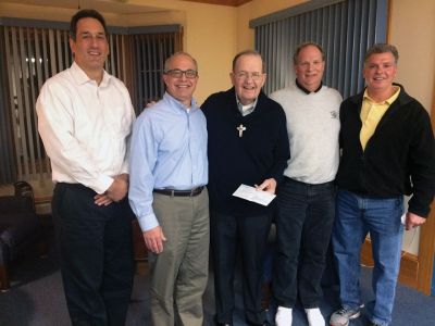 Rochester Road Race Committee
The Rochester Road Race Committee presented a donation check to The Food Pantry at Damien’s Place. Pictured L to R: Rochester Road Race members Jeff Perry and Chuck Kantner, Family Pantry President Father Thomas McElroy, Scott Muller, and Travis Van Hall of the Rochester Road Race Board.
