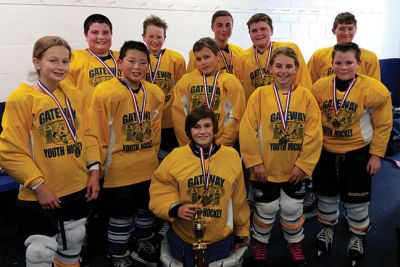 Yankee Conference Champs
The Gateway Youth Hockey Pee Wee team won their division's "Yankee Conference ,Columbus Day Tournament Championship".
Game 1: Win against Taunton
Game 2: Tie against Plymouth
Game 3: Win against Walpole
Championship Game, 3-1 win against the South Shore Seahawks.
Team consisted of: Danny Flynn, Austin Fleming, Jack Martins, Chris Cogan, Ben Martins, Emily Roberge, Matthew Quinlan, Luke Mello, Logan Place, Zachary Barris, and Ryker King (Goalie) NOT in order for picture)

