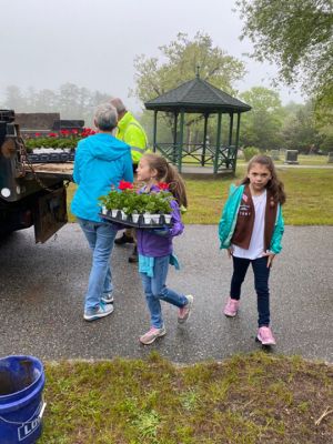 Memorial Day
Robert Pina shared photos of the annual planting of geraniums at veterans’ graves for Memorial Day.
