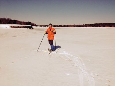 Hammett’s Cove
Cheryl & Jeff Faria spent the last day of February cross country skiing down Hammett’s Cove, out around Ram Island, crossing the Sippican Harbor and returning by the Harbormaster’s office. HereJeff is seen at mooring 001. Photos by Jeff & Cheryl Faria
