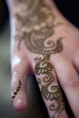 Library Henna
The Elizabeth Taber Library hosted a henna tattoo program for teens, with each guest receiving their own henna creation by professional henna artist Heather Cault-Nulton. The art of henna dates back thousands of years and has recently grown in popularity. As part of a new initiative to draw teens into the library, the afternoon henna event was held on March 1 and attracted 13 area teens to experience the beauty of henna. Photos by Colin Veitch
