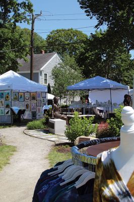 Arts in the Park
The Marion Art Center held its annual Arts in the Park event on Saturday at Bicentennial Park. The jury-vetted assemblage of artisans surrounded the Elizabeth Taber statue and welcomed shoppers for their goods, while attendees also enjoyed goodies from a nearby food truck and live entertainment from the doorsteps of the MAC. Photos by Mick Colageo
