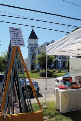 Arts in the Park
The Marion Art Center held its annual Arts in the Park event on Saturday at Bicentennial Park. The jury-vetted assemblage of artisans surrounded the Elizabeth Taber statue and welcomed shoppers for their goods, while attendees also enjoyed goodies from a nearby food truck and live entertainment from the doorsteps of the MAC. Photos by Mick Colageo
