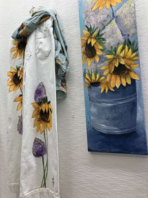 Marion Art Center
From sculpture to pottery, from textile to painting on jeans, the Marion Art Center’s annual Members Show offers a multimedia presentation that is par excellence. The show features 138 works with traditional paintings primarily filling the gallery space with outstanding the skill on display. Now through August. Photos by Marilou Newell
