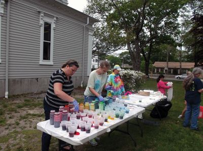 Chemistry of Tie Dye
The Marion Natural History Museum's last afterschool program of this school year featured "Chemistry of Tie Dye" with Chemist Jessica Robidoux and coordinated by Dr. William (Toby) Dills of UMass Dartmouth's Chemistry Department.  The Museum wishes to thank Ms. Robidoux, Dr. Dills, and all the many volunteers who showed up to help with the program. The students learned a little something about acids and bases as well as having fun dyeing their shirts.  Photo courtesy Elizabeth Leidhold
