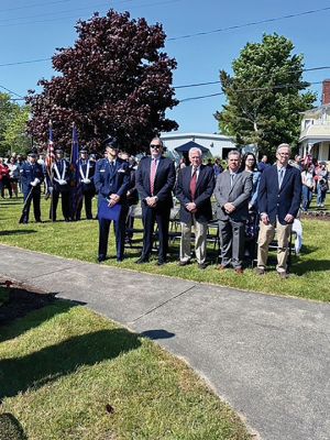 Marion’s Memorial Day
Retired Air Force Major Christopher Bonzagni addressed Marion’s Memorial Day observance at Old Landing. The procession began at the Music Hall and concluded at Old Landing. Photos by Mick Colageo and Robert Pina
