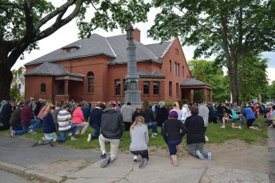 Kneel for Nine
A peaceful crowd gathered on the lawn of the Marion Music Hall on June 2 to kneel in solidarity for nine minutes calling for justice for the death of George Floyd and accountability for police brutality. Marion Police Chief John Garcia dressed in his police uniform was among the roughly 200 kneeling on the grass that afternoon. Photos by Jean Perry
