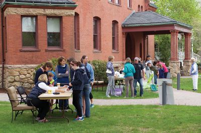 Annual Clean Up
May 9 in Marion was also the time for the annual clean up, which had residents meeting at the Marion Music Hall for their assignments and supplies. Photos by Colin Veitch
