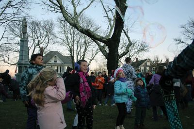 Marion Village Stroll
Cars lined several Marion streets as residents gathered for the town’s Christmas Stroll on December 12. Front Street and connecting village roads were partially closed for the event, as families enjoyed refreshments provided by area merchants at their doorsteps and along the roads. Clydesdale horses escorted Santa Claus and passengers, while the Sippican Elementary School Band played, Tabor Academy student singer Wesley Lai of Hong Kong sang, and a bike rider juggled bowling pins. Photos by Mick Colageo
