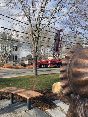 Elizabeth Taber
Spring-like weather has meant that renovations to the Town House in Marion are continuing on well into January. The Elizabeth Taber statue seems to be overseeing the work from her perch just across the street in Bicentennial Park. It can be easily speculated that she would be pleased. Photos by Marilou Newell
