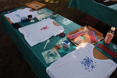 Screen-printing Class
Young and old took part as the Mattapoisett Library held a class in screen-printing textiles on Saturday under the direction of Reference Librarian Michelle Skaar. Photos by Mick Colageo
