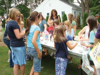 Library Social
Participants in the Mattapoisett summer reading program, Starship Adventure at Your Library, enjoyed an ice cream social on August 12 at the Mattapoisett Free Public Library. Over 227 children and their families participated throughout the summer, and approximately 100 participants came to enjoy the ice cream at the social. 
