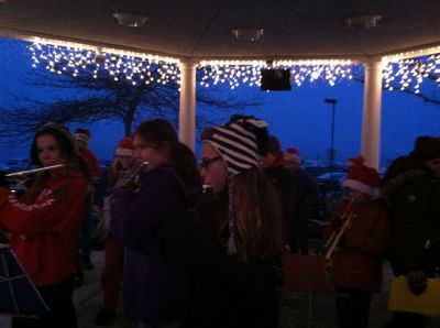 Holiday Party at Shipyard Park
The community turned out for a wonderful late afternoon of lights, music, food and fun at the annual Holiday Party at Shipyard Park in Mattapoisett hosted by the Lions Club.  The Lions were collecting non-perishable food and unwrapped new toys to distribute to those in need during the holiday.  In return those in attendance were treated to great food, drinks and crafts for the little ones. Photos by Felix Perez and Marilou Newell

