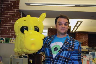 Balloon Fun
The Mattapoisett Library welcomed the balloon-bending artist Chip Rascal to help kick off the library’s summer reading program. Rascal used balloons to create a small-scale replica of Salty the Seahorse, and he also shared his tricks of the trade with library patrons to explore balloon art. Photos by Jean Perry
