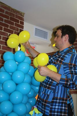 Balloon Fun
The Mattapoisett Library welcomed the balloon-bending artist Chip Rascal to help kick off the library’s summer reading program. Rascal used balloons to create a small-scale replica of Salty the Seahorse, and he also shared his tricks of the trade with library patrons to explore balloon art. Photos by Jean Perry
