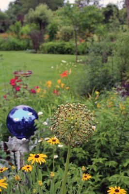 Mattapoisett Woman's Club Garden Tour
The Mattapoisett Woman's Club Garden Tour covered properties on both sides of Route 6 including homes in the village area and two addresses at the Bay Club on June 24. Photos by Mick Colageo
