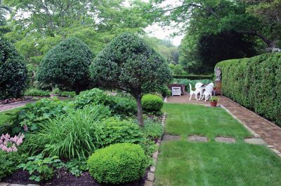 Mattapoisett Woman's Club Garden Tour
The Mattapoisett Woman's Club Garden Tour covered properties on both sides of Route 6 including homes in the village area and two addresses at the Bay Club on June 24. Photos by Mick Colageo
