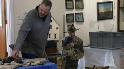  Marion Natural History Museum
The Marion Natural History Museum's afterschool group enjoyed learning about minerals and fossils with geologist Jim Pierson. The group also compared various artifacts such as relative sizes of Megaladon teeth versus White Shark, and took a look at many examples of fossils such as fish, leaves, and the tiny tracks of a trilobite. Many thanks to Jim for his wonderful program, and to the Tabor community service volunteers for their help with the program. Photos courtesy Elizabeth Leidhold
