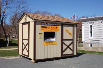 Clothing Drop-off
The Town of Marion has announced a drop-off for used clothing behind the Elizabeth Taber Library and the Town House. Photo by Mick Colageo
