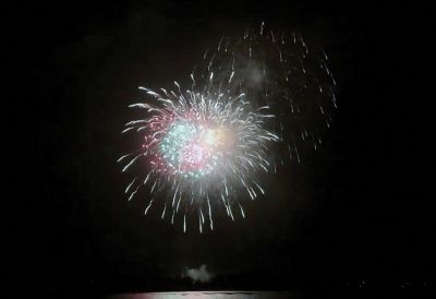 Marion Fireworks
Thanks to the ahead-of-schedule success of the Fireworks Committee, the Town of Marion held its fireworks display for the first time since 2019. Photos by Ryan Feeney
