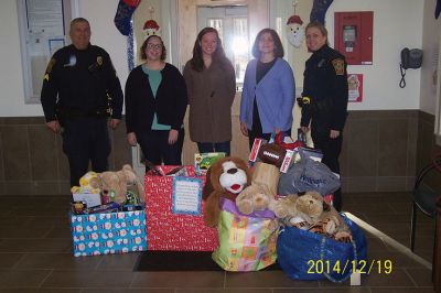 Marion Police Gift Program
Marion Police and employees of JRI picking up donated toys and items for their program. In the picture from left to right: Sgt Marshall Sadeck , Hillary Riding (JRI), Jennifer Grant(JRI), Susan Mazzarella (JRI), Officer Karen Ballinger. Also seen in photo helping to load cars is Lt John Garcia.
