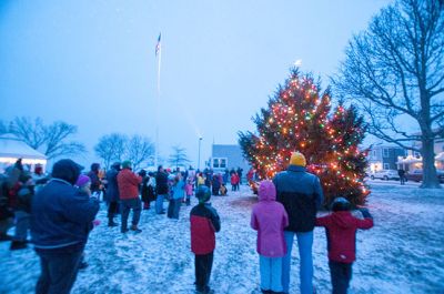 Holiday Party at Shipyard Park
The community turned out for a wonderful late afternoon of lights, music, food and fun at the annual Holiday Party at Shipyard Park in Mattapoisett hosted by the Lions Club.  The Lions were collecting non-perishable food and unwrapped new toys to distribute to those in need during the holiday.  In return those in attendance were treated to great food, drinks and crafts for the little ones. Photos by Felix Perez and Marilou Newell
