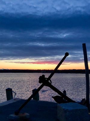 Mattapoisett Sunset
Mary Dermody took this photo of the sun setting beyond Mello Wharf in Mattapoisett recently while walking at the Town Wharves.
