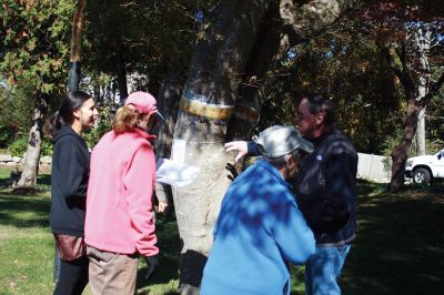 Protect Your Trees
Partnering with the Mattapoisett Land Trust, members of the Mattapoisett Tree Committee held a tree banding seminar on October 17 to show residents how to protect their trees against the invasive winter moth. Photos by Marilou Newell
