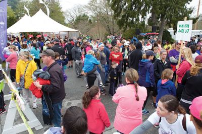 Women’s Fund Tiara 5K
The rain held off on Sunday, May 8, for the Women’s Fund Tiara 5K, now in its 10th year. The annual Mother’s Day event draws hundreds to the starting line at Oxford Creamery, through the village of Mattapoisett, and back to Oxford Creamery for the finish. Photos by Colin Veitch
