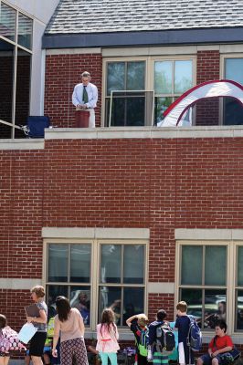 Mr. T!
Students chanted “Mr. T!” to Mr. Tavares on the roof as they left school June 18. Kevin Tavares, associate principal, challenged the kids to raise 481 canned goods to top Mr. T’s 480 – they collected over 800 instead! Mr. T had to spend the night on the roof of Center School, calling the community out to visit him and bring canned goods so he could match the students’ grand total. Photos by Jean Perry
