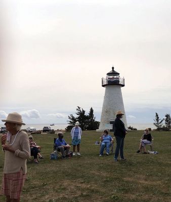 Mattapoisett Women’s Club 
The Mattapoisett Women’s Club held an outdoors BYO lunch at Ned’s Point last week. Photos by Jennifer Shepley
