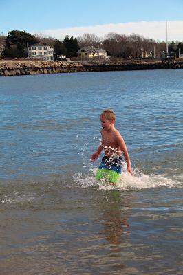 Mattapoisett Polar Plunge
New Year’s Day 2023 was bright and balmy when over 100 “plungers” ran, walked, hopped and slid into the freezing waters at Mattapoisett Town Beach. The event was hosted by an ad hoc group collecting donations for those battling cancer. The group has been successful in their efforts to help offset the unseen costs associated with a cancer diagnosis impacting local families. Heather Bichsel of the group said that this year they collected approximately $2,500, monies that will be given to a local family as wel
