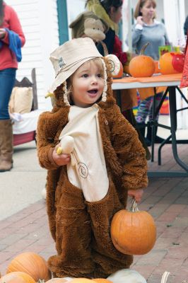 Plumb Corner Halloween Party
Every year, the ghosts, ghouls, princesses, and superheroes come out to the Annual Plumb Corner Halloween Party, sponsored in part by the Friends of the Plumb Library. DJ Howie provided the tunes, and families enjoyed pumpkin painting, a costume contest, and a variety of spooky-themed crafts and activities. Photos by Colin Veitch
