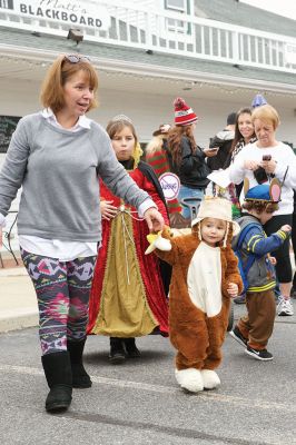 Plumb Corner Halloween Party
Every year, the ghosts, ghouls, princesses, and superheroes come out to the Annual Plumb Corner Halloween Party, sponsored in part by the Friends of the Plumb Library. DJ Howie provided the tunes, and families enjoyed pumpkin painting, a costume contest, and a variety of spooky-themed crafts and activities. Photos by Colin Veitch
