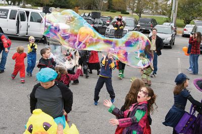 Plumb Corner Halloween Party
Every year, the ghosts, ghouls, princesses, and superheroes come out to the Annual Plumb Corner Halloween Party, sponsored in part by the Friends of the Plumb Library. DJ Howie provided the tunes, and families enjoyed pumpkin painting, a costume contest, and a variety of spooky-themed crafts and activities. Photos by Colin Veitch
