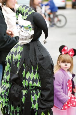 Plumb Corner Halloween Party
Every year, the ghosts, ghouls, princesses, and superheroes come out to the Annual Plumb Corner Halloween Party, sponsored in part by the Friends of the Plumb Library. DJ Howie provided the tunes, and families enjoyed pumpkin painting, a costume contest, and a variety of spooky-themed crafts and activities. Photos by Colin Veitch
