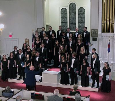 Patrick Henry College Chorale
Pastor Richard Woodward welcomes the Patrick Henry College Chorale to the First Congregational Church of Marion. The group performed under the direction of Rodney Appleton. Photos courtesy of Janet Reinhart
