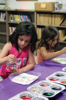 Science Roadshow
The Children’s Museum in Easton brought its Science Roadshow to the Plumb Library on August 6, and showed kids how to make a rocket out of a film canister (remember those?) and an Alka-Seltzer, and create sizzling artwork with vinegar, food coloring, and baking soda. Photos by Jean Perry
