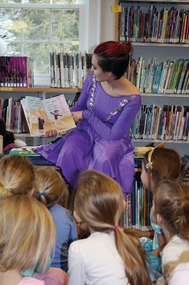 Plumb Ballet
Miss Bridget (Bridget Farias), a Junior Friend of the Plumb Library, hosted an introduction to ballet session on Friday morning, February 24. Little girls, some in ballet slippers, lined up in front of Miss Bridget to learn the four primary positions of ballet and read a story about ballerinas. Photos by Jean Perry
