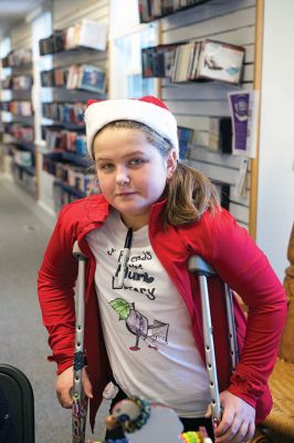 Plumb Library Open House
The Friends of the Plumb Library opened the library doors to the public on Saturday, December 5 during its annual Holiday Open House. The event is known for its unique raffle prizes and live ancient Christmas carols performed by Friends, staff, and Junior Friends, and Santa made a visit as he always does. Photos by Colin Veitch
