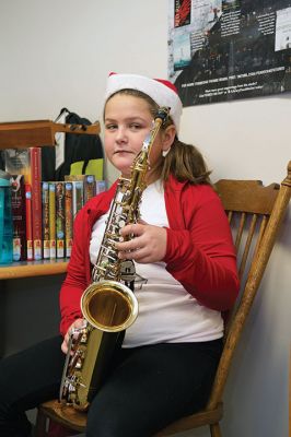 Plumb Library Open House
The Friends of the Plumb Library opened the library doors to the public on Saturday, December 5 during its annual Holiday Open House. The event is known for its unique raffle prizes and live ancient Christmas carols performed by Friends, staff, and Junior Friends, and Santa made a visit as he always does. Photos by Colin Veitch
