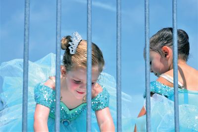 Farmers, Families, Fiddles 
Along with the sun on Saturday came the crowds to the Rochester Country Fair. Kid’s activities that were canceled on Friday resumed on Saturday under a blue sky. Photos by Jonathan Comey
